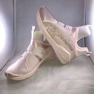 Women athletic shoes